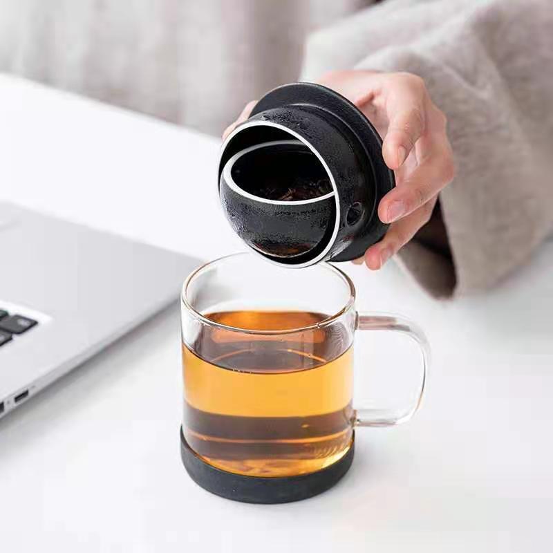 Glass tea cup with filter for loose tea